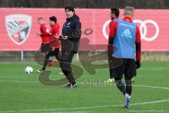 2. Bundesliga - Fußball - FC Ingolstadt 04 - erstes Training mit neuem Trainer, Jens Keller, Anweisungen vom Thomas Stickroth (Technik und Mentaltrainer)