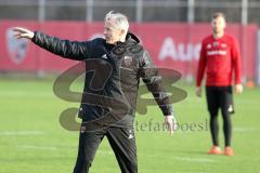 2. Bundesliga - Fußball - FC Ingolstadt 04 - erstes Training mit neuem Trainer, Jens Keller, Cheftrainer Jens Keller (FCI) erklärt dem Team