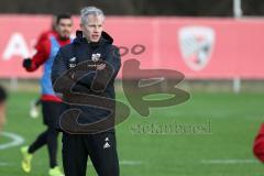 2. Bundesliga - Fußball - FC Ingolstadt 04 - erstes Training mit neuem Trainer, Jens Keller, Cheftrainer Jens Keller (FCI) beobachtet die Zweikämpfe