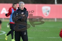 2. Bundesliga - Fußball - FC Ingolstadt 04 - erstes Training mit neuem Trainer, Jens Keller, Cheftrainer Jens Keller (FCI) beobachtet die Zweikämpfe