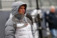 2. Bundesliga - Fußball - FC Ingolstadt 04 - Training - Trainingsauftakt im Sportpark nach Winterpause, Zuschauer Geschäftsführer Harald Gärtner (FCI)