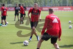 2. Bundesliga - Fußball - FC Ingolstadt 04 - Trainingsauftakt - neue Saison 2018/2019 - Thorsten Röcher (29 FCI) Tobias Schröck (21, FCI)