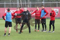 2. Bundesliga - Fußball - FC Ingolstadt 04 - erstes Training mit neuem Trainer, Jens Keller, Cheftrainer Jens Keller (FCI) erklärt, Marcel Gaus (19, FCI) Nico Rinderknecht (38 FCI) Benedikt Gimber (5, FCI) Stefan Kutschke (20, FCI) Sonny Kittel (10, FCI)