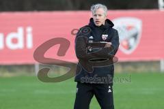 2. Bundesliga - Fußball - FC Ingolstadt 04 - erstes Training mit neuem Trainer, Jens Keller, Cheftrainer Jens Keller (FCI) beobachtet im Spiel, Anwesiungen