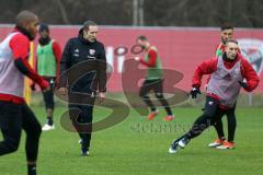 2. Bundesliga - Fußball - FC Ingolstadt 04 - erstes Training mit Interimstrainer Roberto Pätzold, gibt Ratschläge, Charlison Benschop (35 FCI) Tobias Schröck (21, FCI)