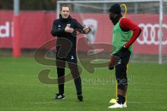2. Bundesliga - Fußball - FC Ingolstadt 04 - erstes Training mit Interimstrainer Roberto Pätzold, mit Osayamen Osawe (14, FCI)