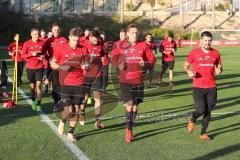 2. Bundesliga - FC Ingolstadt 04 - Winter-Trainingslager Alicante - Trainingsende Auslauf Jogging Mannschaft Team, Thorsten Röcher (29 FCI) Konstantin Kerschbaumer (7, FCI) Almog Cohen (8, FCI)