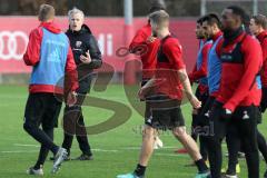 2. Bundesliga - Fußball - FC Ingolstadt 04 - erstes Training mit neuem Trainer, Jens Keller, Cheftrainer Jens Keller (FCI) erklärt dem Team