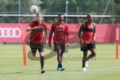 2. Bundesliga - Fußball - FC Ingolstadt 04 - Trainingsauftakt - neue Saison 2018/2019 - Konstantin Kerschbaumer (7, FCI) Marvin Matip (34, FCI) Charlison Benschop (35 FCI)