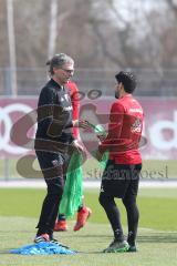 2. Bundesliga - Fußball - FC Ingolstadt 04 - Trainerwechsel - Tomas Oral kommt zurück als Cheftrainer mit Co-Trainer Michael Henke, erstes Training - Co-Trainer Michael Henke (FCI) mit Almog Cohen (8, FCI)