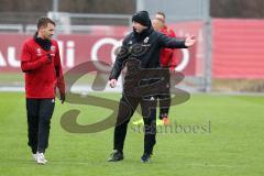 2. Bundesliga - Fußball - FC Ingolstadt 04 - Training - Trainingsauftakt im Sportpark nach Winterpause, Cheftrainer Jens Keller (FCI) energisch am Trainingsplatz mit Thomas Pledl (30, FCI)