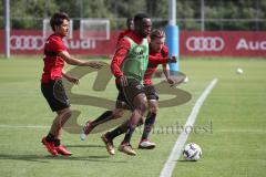 2. Bundesliga - Fußball - FC Ingolstadt 04 - Trainingsauftakt - neue Saison 2018/2019 - Osayamen Osawe (14, FCI) Takahiro Sekine (22, FCI) Konstantin Kerschbaumer (7, FCI)