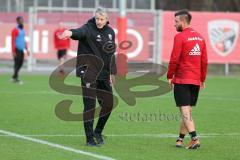 2. Bundesliga - Fußball - FC Ingolstadt 04 - erstes Training mit neuem Trainer, Jens Keller, Cheftrainer Jens Keller (FCI) mit Robin Krauße (23, FCI)