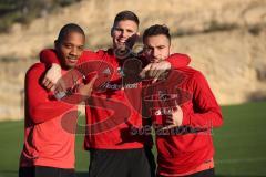 2. Bundesliga - FC Ingolstadt 04 - Winter-Trainingslager Alicante - nach dem Training, Charlison Benschop (35 FCI) Torwart Fabijan Buntic (24, FCI) Fatih Kaya (36, FCI) scherzen miteinander