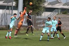 A-Junioren Bundesliga Süd/Südwest - FC Ingolstadt 04 - 1. FSV Mainz 05 - Breunig Maximilian FCI schwarz beim Kopfball - Liesegang Marius Torwart Mainz 05 -  Foto: Jürgen Meyer