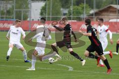 A-Junioren Bundesliga - U19 FC Ingolstadt 04 - Eintracht Frankfurt - mitte Maximilian Breunig (18 FCI) kämpft sich durch die Verteidigung