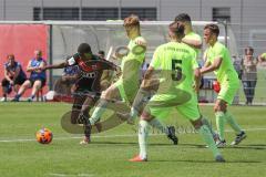 B-Junioren - Bundesliga - FC Ingolstadt 04 - SV Wehen Wiesbaden 0:1 - links Abdul Bangura (FCI) kämpft sich durch die Abwehr