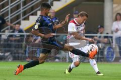 DFB-Pokal - SC Paderborn 07 - FC Ingolstadt 04 - Flanke Konstantin Kerschbaumer (7, FCI), Dräger, Mohamed (Paderborn 25) stört