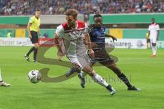 DFB-Pokal - SC Paderborn 07 - FC Ingolstadt 04 - Benedikt Gimber (5, FCI) Bernard Tekpetey (Paderborn 37)