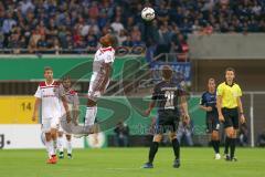 DFB-Pokal - SC Paderborn 07 - FC Ingolstadt 04 - mitte Kopfball Charlison Benschop (35 FCI) Philipp Klement (Paderborn 21)