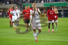 DFB-Pokal - SC Paderborn 07 - FC Ingolstadt 04 - Spiel ist aus, Ingolstadt ausgeschieden, enttäuschte Gesichter, bedanken sich bei den mitgereisten Fans, Tobias Schröck (21, FCI)