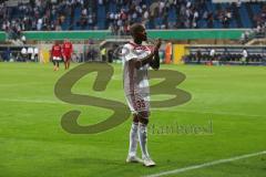 DFB-Pokal - SC Paderborn 07 - FC Ingolstadt 04 - Spiel ist aus, Ingolstadt ausgeschieden, enttäuschte Gesichter, bedanken sich bei den mitgereisten Fans, Charlison Benschop (35 FCI)