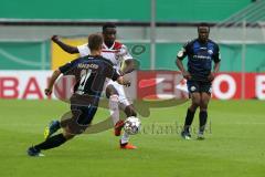 DFB-Pokal - SC Paderborn 07 - FC Ingolstadt 04 - Agyemang Diawusie (27, FCI) Philipp Klement (Paderborn 21)