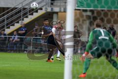 DFB-Pokal - SC Paderborn 07 - FC Ingolstadt 04 - Flanke Konstantin Kerschbaumer (7, FCI), Dräger, Mohamed (Paderborn 25) stört, Torwart Ratajczak, Michael (Paderborn 1)