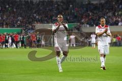 DFB-Pokal - SC Paderborn 07 - FC Ingolstadt 04 - Spiel ist aus, Ingolstadt ausgeschieden, enttäuschte Gesichter, bedanken sich bei den mitgereisten Fans, Charlison Benschop (35 FCI) Konstantin Kerschbaumer (7, FCI)