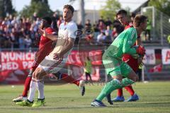 Regionalliga Bayern - FC Ingolstadt 04 II - FC Bayern 2 - Patrick Hasenhüttl (FCI 9) kommt zu spät, Torwart Christian Früchtl (FCB) hält