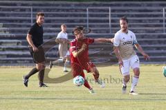 Regionalliga Bayern - FC Ingolstadt 04 II - FC Bayern 2 - links Welzmüller (FCB) rechts Jonatan Kotzke (FCI)