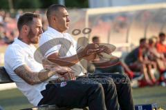 Regionalliga Bayern - FC Ingolstadt 04 II - FC Bayern 2 - Co-Trainer Tobias Strobl und Cheftrainer Ersin Demir stoppen die Uhr