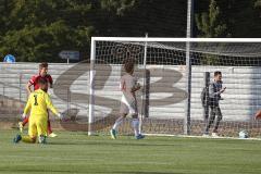 Regionalliga Bayern - FC Ingolstadt 04 II - FC Bayern 2 - Torwart Fabijan Buntic (FCI 1) bekommt Tor nach 13 Sekunden von Wriedt Kwasi Okyere (FCB)