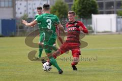 Regionalliga Bayern - U21 FC Ingolstadt 04 II - 1. FC Schweinfurt 05 - rechts Markus Pöllner (FCI) links Gianluca Lo Scrudato (3 Schweinfurt)