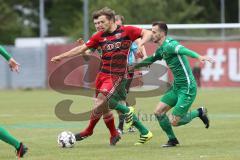 Regionalliga Bayern - U21 FC Ingolstadt 04 II - 1. FC Schweinfurt 05 - Paul Grauschopf (FCI) im Angriff, verfolgt von rechts Marco Fritscher (Schweinfurt)