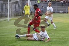 Regionalliga Bayern - FC Ingolstadt 04 II - FC Bayern 2 - am Boden Gabriel Weiß (FCI)