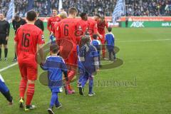 3. Fußball-Liga - Saison 2019/2020 - MSV Duisburg - FC Ingolstadt 04 - Die Spieler betreten das Spielfeld - Foto: Meyer Jürgen