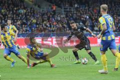 3. Liga - Fußball - Eintracht Braunschweig - FC Ingolstadt 04 - mitte Fatih Kaya (9, FCI) Felix Burmeister (19 Braunschweig) Niko Kijewski (27 Braunschweig)