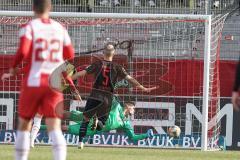 3. Liga - Würzburger Kickers - FC Ingolstadt 04 - Torwart Fabijan Buntic (24, FCI) rettet den Ball