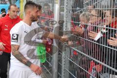 3. Fußball-Liga - Saison 2019/2020 - SV Waldhof Mannheim - FC Ingolstadt 04 - Die Spieler bedanken sich bei den mitgereisten Fans Robin Krausse (#23,FCI)  - Foto: Stefan Bösl