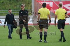 3. Liga - FSV Zwickau - FC Ingolstadt 04 - Spiel ist aus Sieg Ingolstadt 0:3, Cheftrainer Tomas Oral (FCI) und Direktor Sport Michael Henke (FCI) bedanken sich beim Schiedsrichter