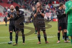 3. Liga - Hallescher FC - FC Ingolstadt 04 - Die Spieler bedanken sich nach dem Spiel bei den mitgereisten Fans, Nico Antonitsch (5, FCI) Agyemang Diawusie (11, FCI) Björn Paulsen (4, FCI) Marcel Gaus (19, FCI)