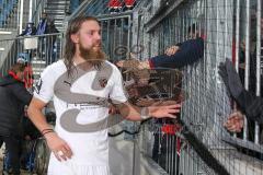 3. Liga - 1. FC Magdeburg - FC Ingolstadt 04 - Die Spieler bedanken sich bei den Fans nach dem Spiel - jubel - Björn Paulsen (#4,FCI)  - Foto: Jürgen Meyer