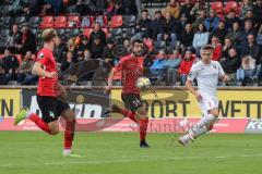 3. Liga - Fußball - SG Sonnenhof Großaspach - FC Ingolstadt 04 - rechts Flanke Dennis Eckert Ayensa (7, FCI) Nico Jüllich (34 SG) Korbinian Burger (4 SG)