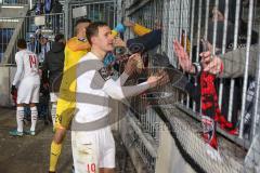 3. Liga - 1. FC Magdeburg - FC Ingolstadt 04 - Die Spieler bedanken sich bei den Fans nach dem Spiel - jubel - Marcel Gaus (#19,FCI) - Foto: Jürgen Meyer