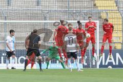3. Liga - 1860 München - FC Ingolstadt 04 - Die Abwehr um Torwart Marco Knaller (1, FCI) hält Stand