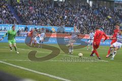3. Fußball-Liga - Saison 2019/2020 - MSV Duisburg - FC Ingolstadt 04 - Dennis Eckert Ayensa (#7,FCI)  - Leo Weinkauf Torwart (#1 Duisburg) - Foto: Meyer Jürgen