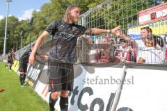 3. Fußball-Liga - Saison 2019/2020 - FC Victoria Köln - FC Ingolstadt 04 - Björn Paulsen (#4,FCI)  bedankt sich bei den Fans -  Foto: Meyer Jürgen