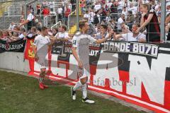 3. Fußball-Liga - Saison 2019/2020 - Bayern München II - FC Ingolstadt 04 - Tobias Schröck (#21,FCI)  - Michael Heinloth (#17,FCI)  klatscht bei den Fans ab - Foto: Meyer Jürgen