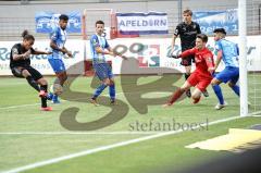 3. Liga - SV Meppen - FC Ingolstadt 04 - Filip Bilbija (35, FCI) gibt Ball nochmal ab an Caniggia Ginola Elva (14, FCI), Torwart Domaschke Erik (32 Meppen) Amin Hassan (7 Meppen) Jesgarzewski Janik (3 Meppen) Osee Yannick (4 Meppen), Torwart Domaschke Eri